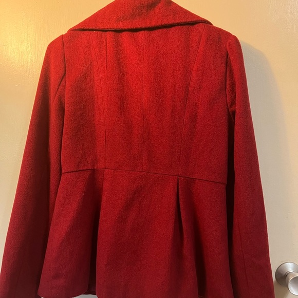 Red pleated fit and flair jacket - Picture 2 of 4